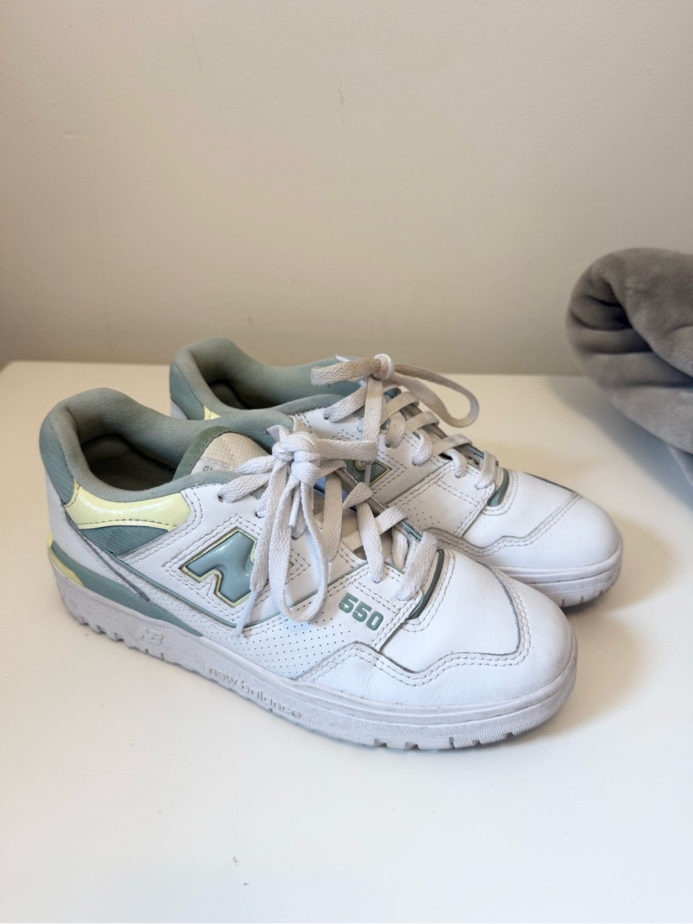 NEW BALANCE WMNS 550 'SALT MARSH LIMELIGHT' Size 7.5